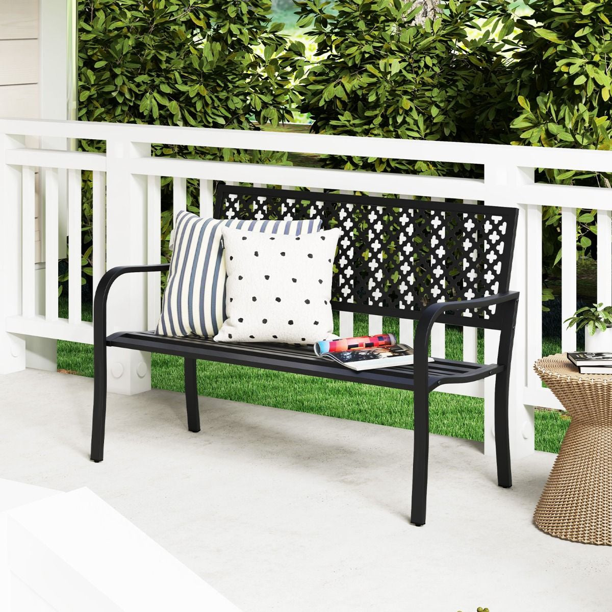 Banc de jardin en métal pour deux personnes, avec dossier ajouré et siège à lattes, moderne, 127 cm, noir/rouge.