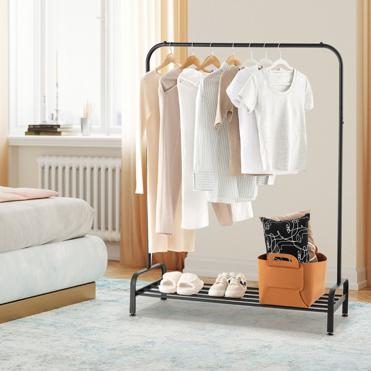 Portant à Vêtements avec Étagère à Chaussures, Hauteur 145 cm, Tube en Fer, 4 Pieds Réglables, Noir